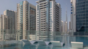 AWS Holiday Homes - Luxury Living besides Canal